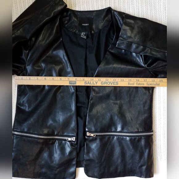 Forever 21 Moto Jacket Vegan Leather Cropped Black Silver Zippers Size S - Picture 5 of 10